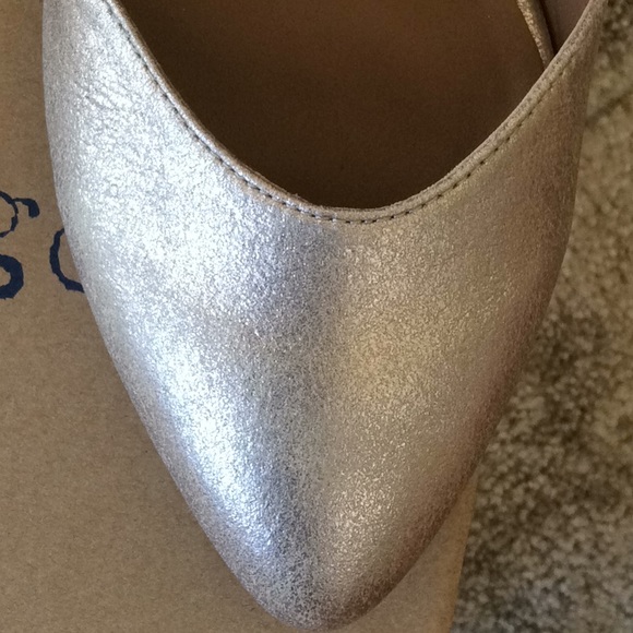 INDIGO RD. SIZE 6 GENETICS2 GOLD STRAPY SANDAL - Picture 8 of 8